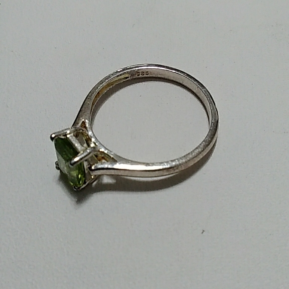 Peridot Ring - Picture 7 of 8